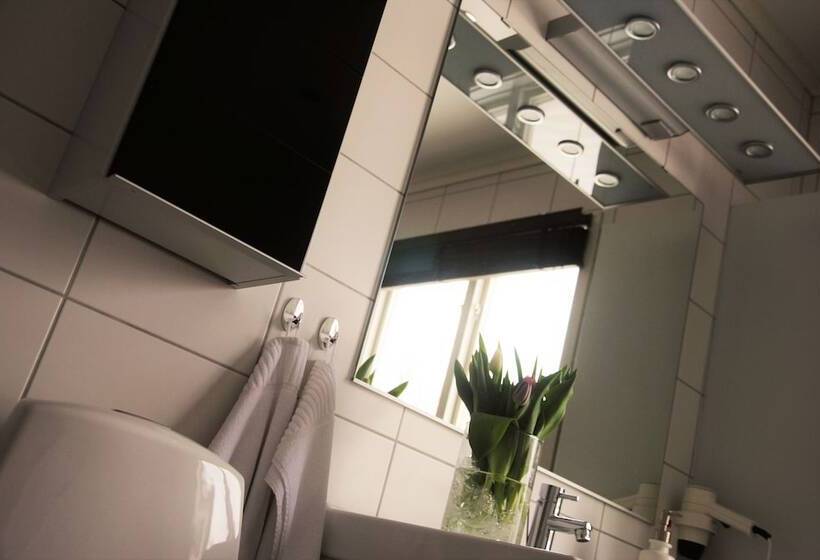 スイート, L Bjorkhaga