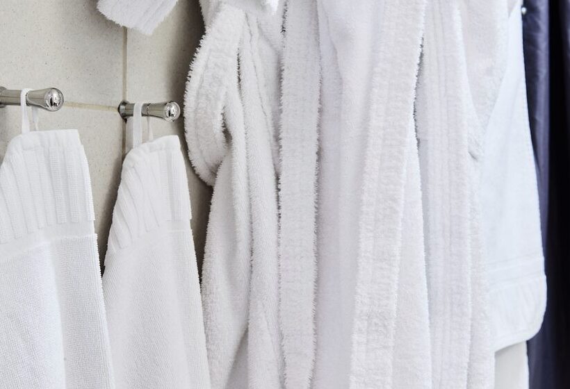 ファミリールーム, L Bjorkhaga