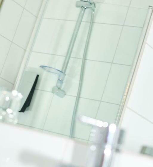 スタンダードルーム, L Bjorkhaga