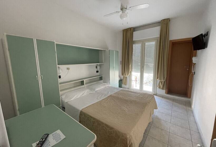 חדר בסיסי, Marina