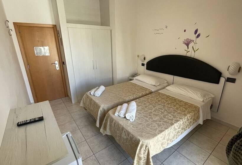 חדר בסיסי, Marina