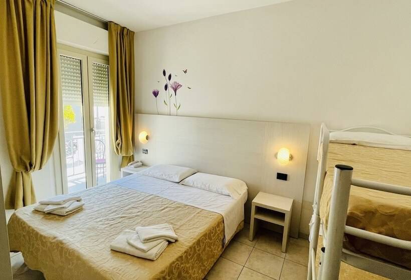 חדר בסיסי לארבעה, Marina