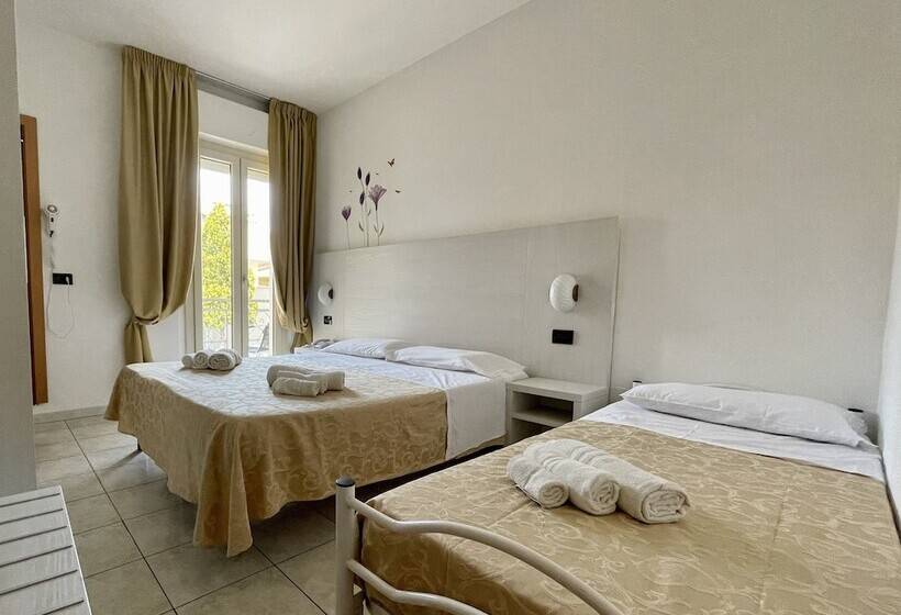 חדר קומפורט לשלושה, Marina