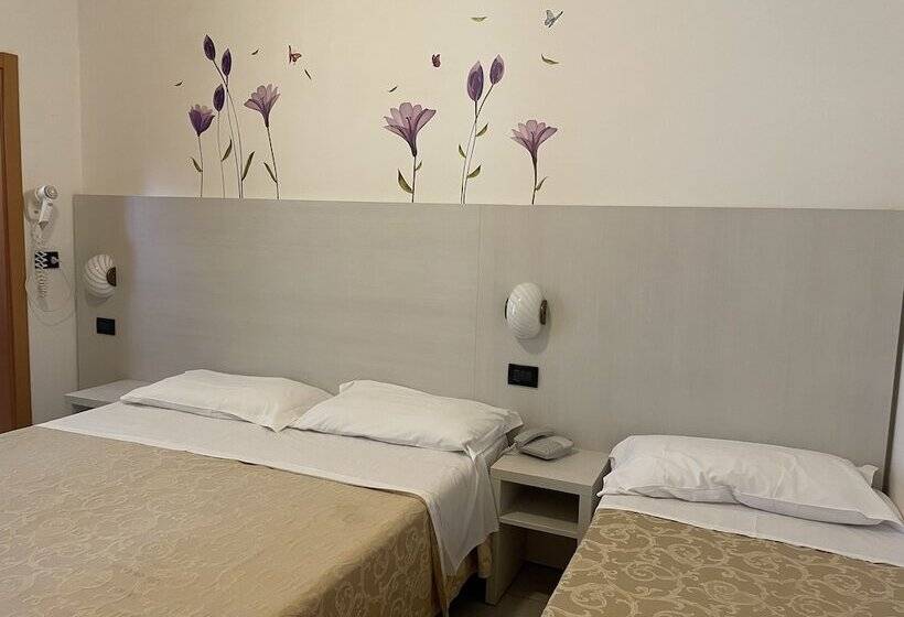 חדר קומפורט לשלושה, Marina