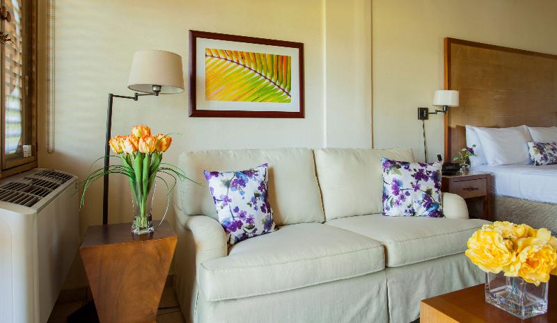 חדר בסיסי לשלושה, Marina