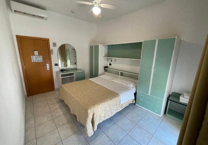 חדר בסיסי, Marina