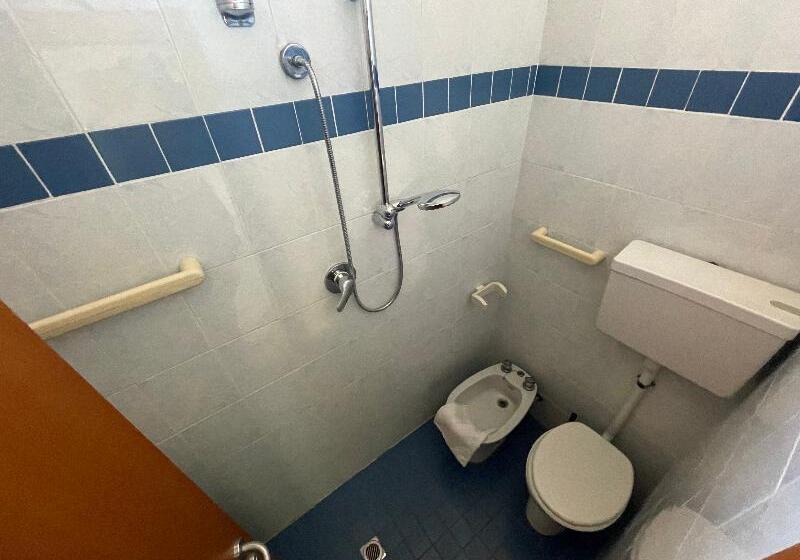 חדר בסיסי, Marina