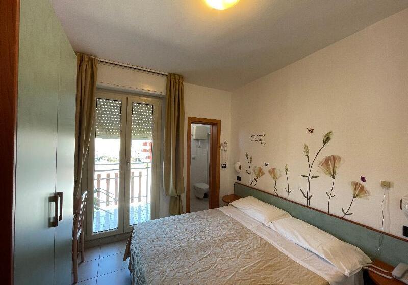 חדר בסיסי, Marina