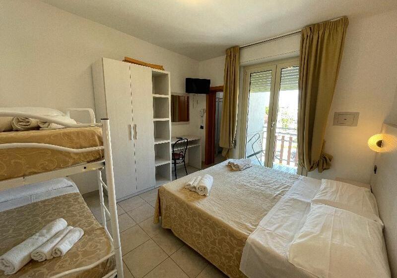 חדר בסיסי לארבעה, Marina