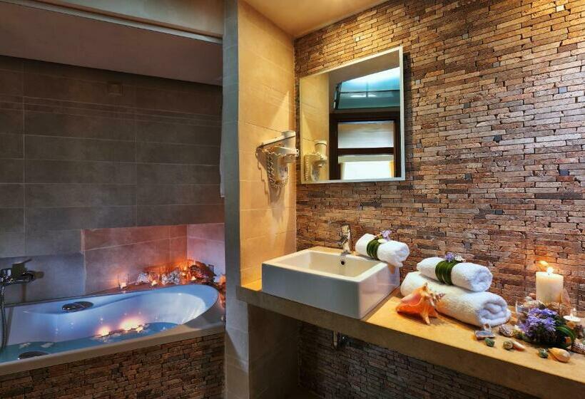 Семейный Номер, Sirens Beach & Village