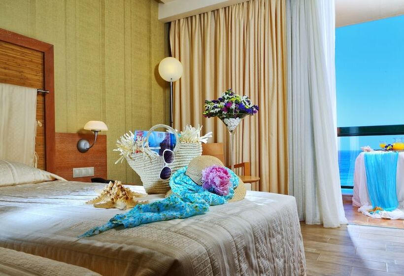 オーシャンビュースタンダードルーム, Sirens Beach & Village