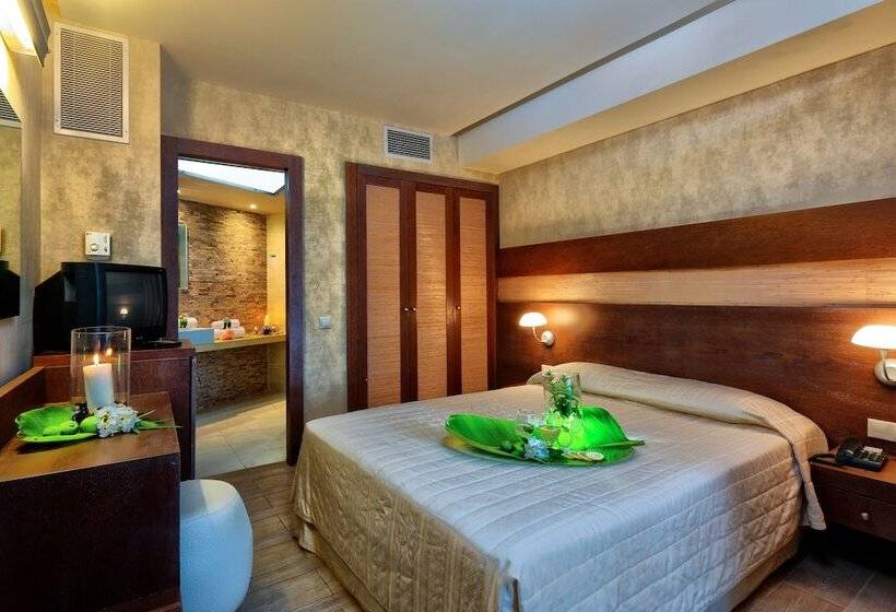 Семейный Номер, Sirens Beach & Village