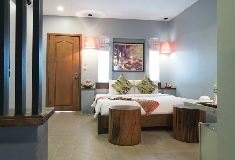 اتاق لوکس با چشمانداز باغ, Skor Boutique