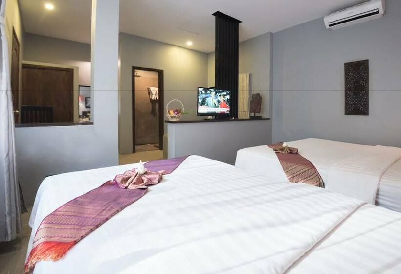 اتاق لوکس با چشمانداز باغ, Skor Boutique