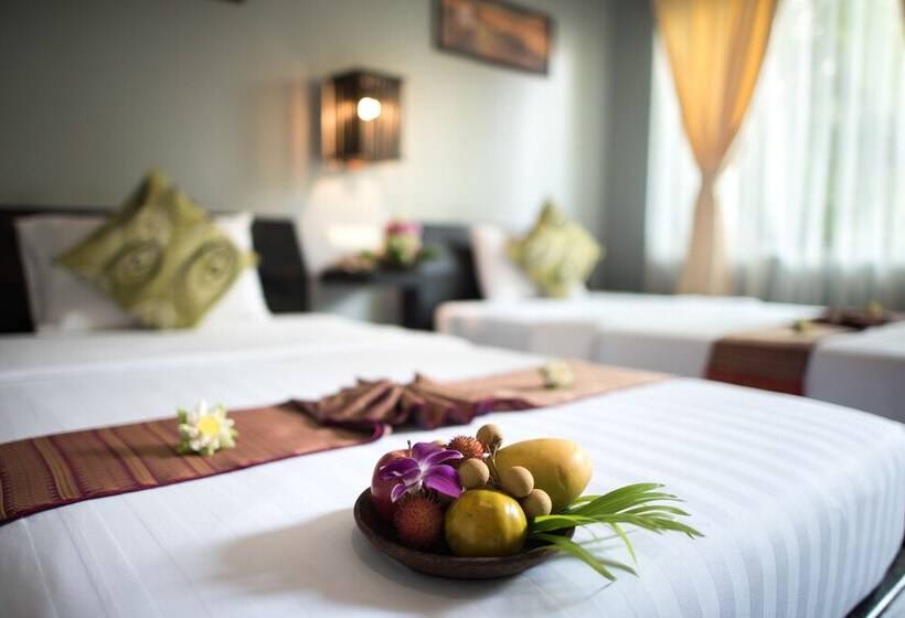 اتاق لوکس با چشمانداز باغ, Skor Boutique