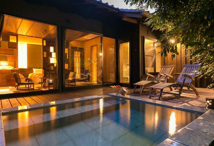 套房, Ufufu Village