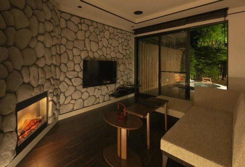 标准间, Ufufu Village