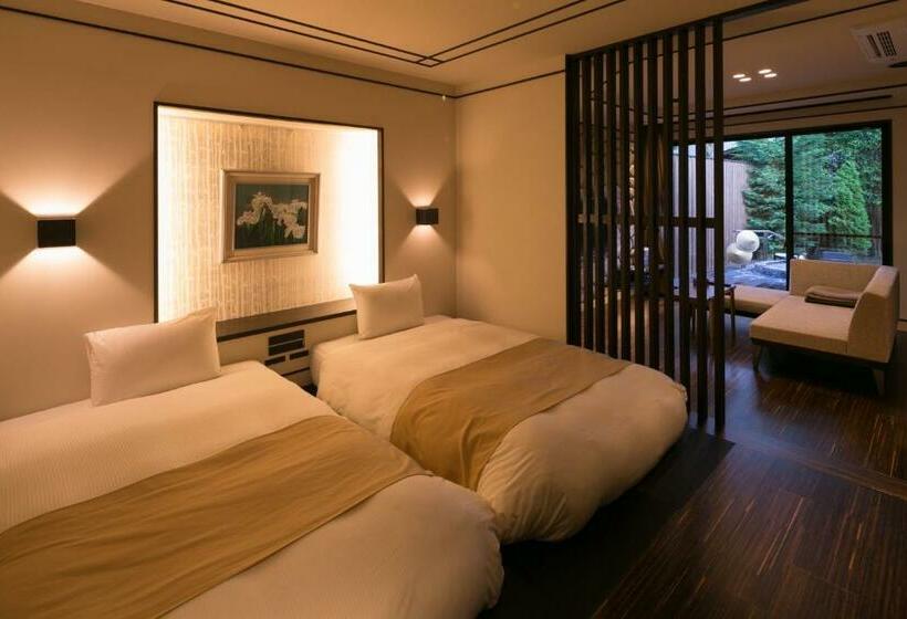 标准间, Ufufu Village