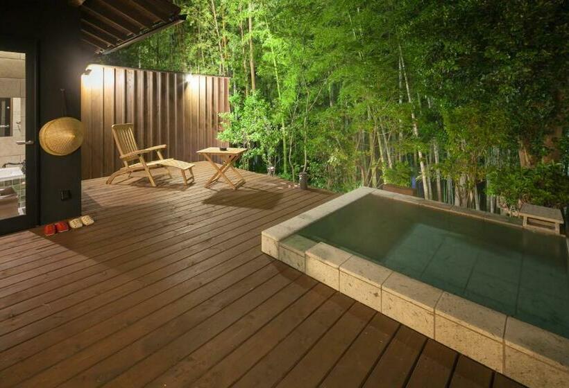 套房, Ufufu Village