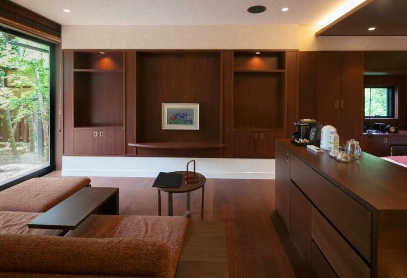 标准间, Ufufu Village