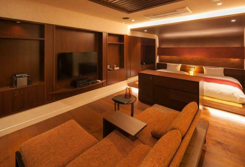 标准间, Ufufu Village