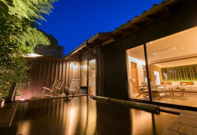 标准间, Ufufu Village