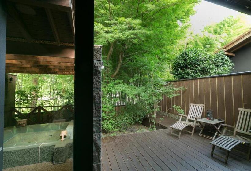 套房, Ufufu Village