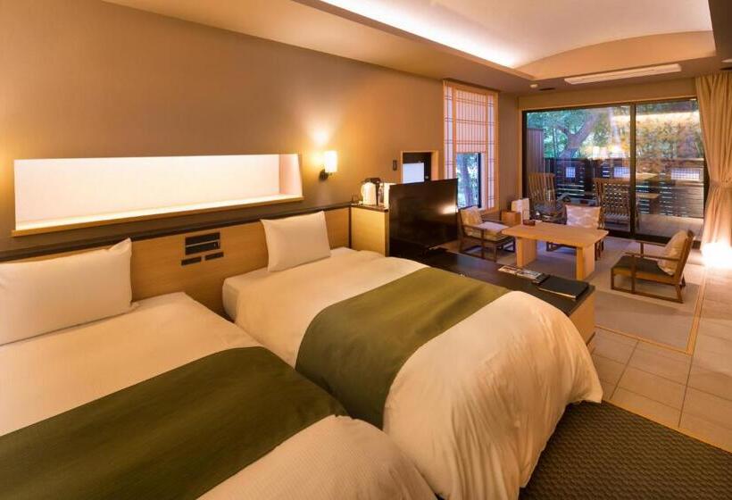 套房, Ufufu Village