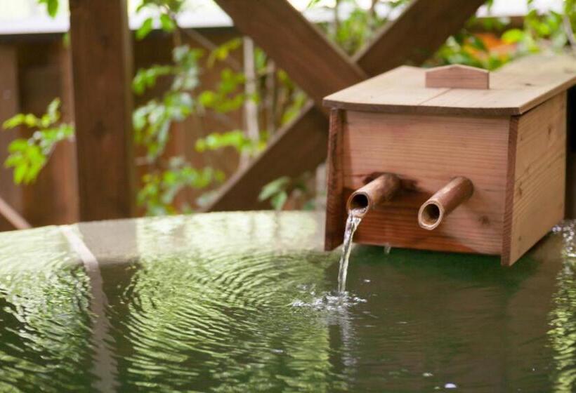 套房, Ufufu Village