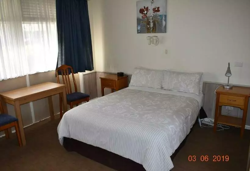 エコノミートリプルルーム, Kaniva Midway Motel