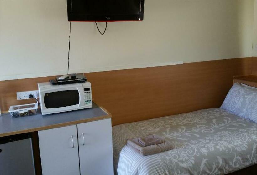 חדר אקונומי לשלושה, Kaniva Midway Motel