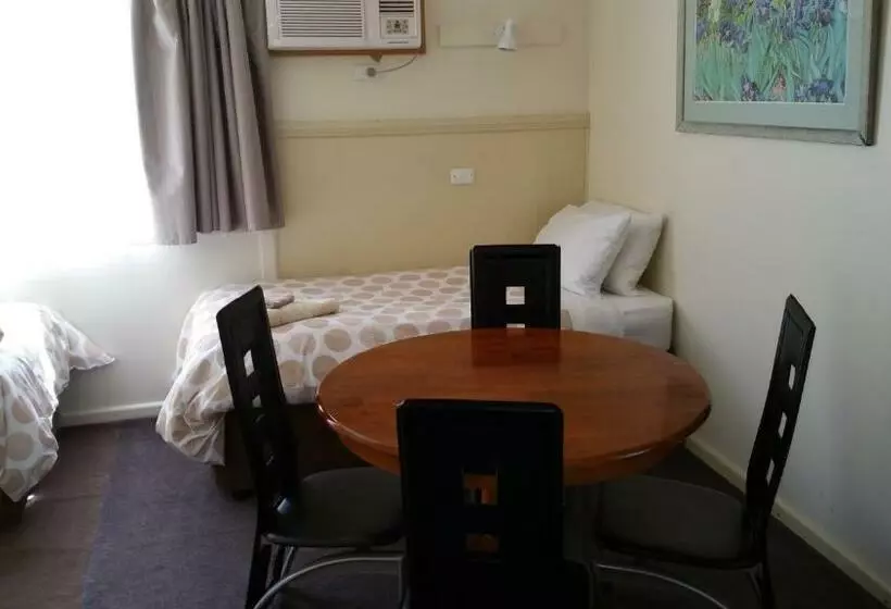 ファミリールーム, Kaniva Midway Motel