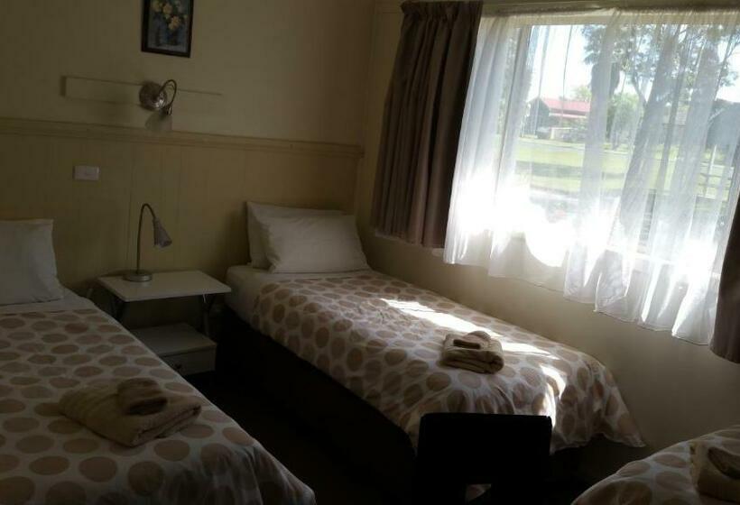 חדר משפחתי, Kaniva Midway Motel