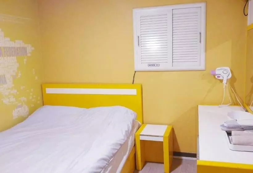 Standard Yhden Hengen Huone, Oppa Hostel Sinchon Hongdae