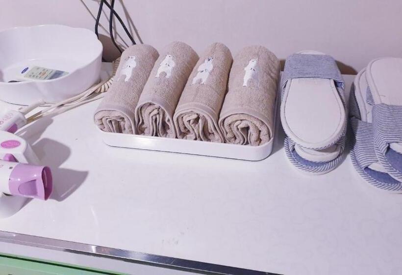 Quarto Triplo Standart, Oppa Hostel Sinchon Hongdae