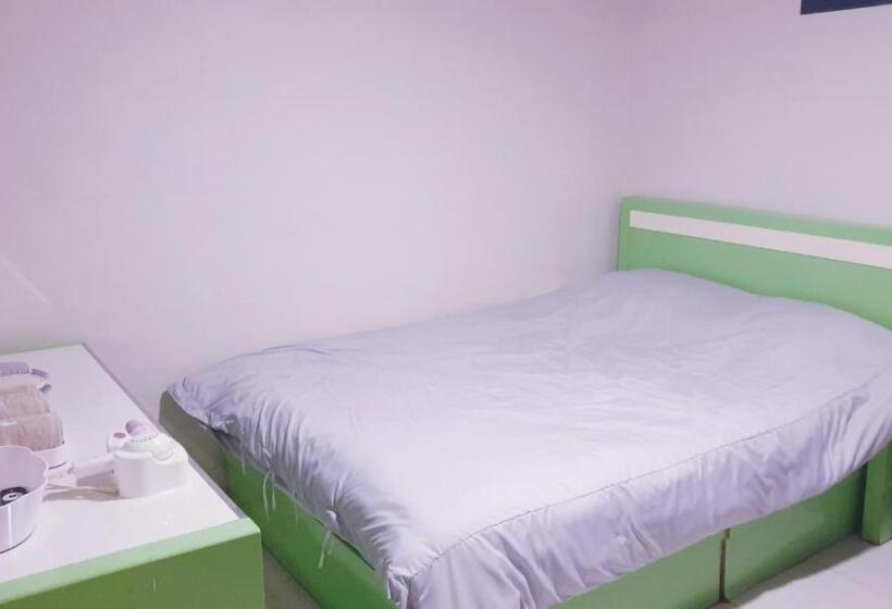 Quarto Triplo Standart, Oppa Hostel Sinchon Hongdae