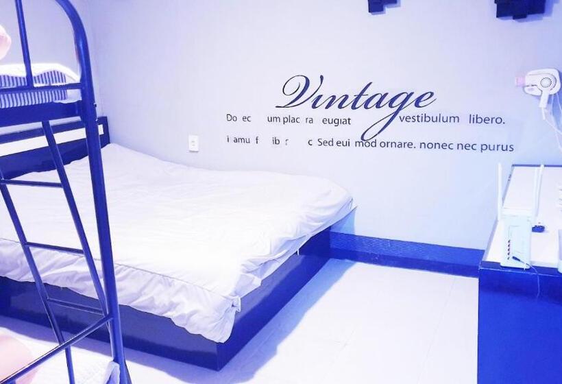 تختخواب در اتاق مشترک, Oppa Hostel Sinchon Hongdae