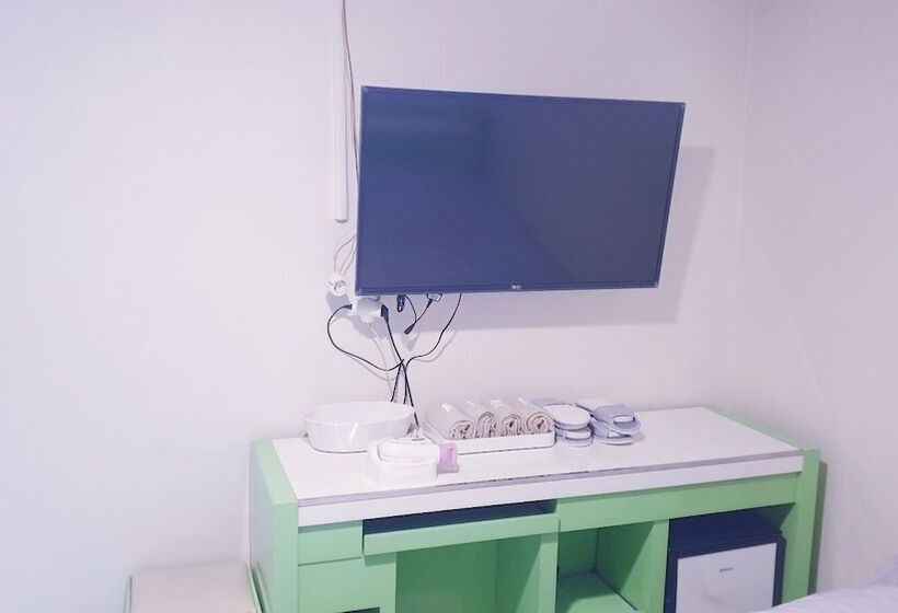 Quarto Triplo Standart, Oppa Hostel Sinchon Hongdae