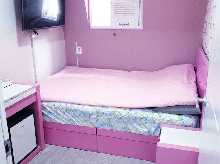 اتاق استاندارد یک نفره, Oppa Hostel Sinchon Hongdae