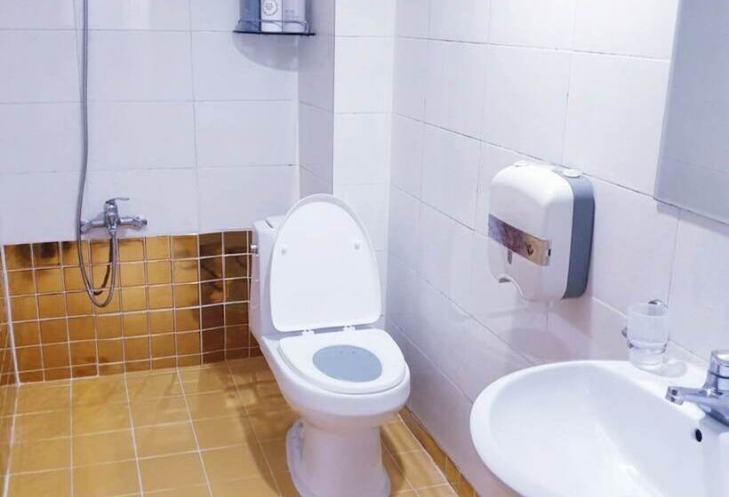 Quarto Triplo Standart, Oppa Hostel Sinchon Hongdae