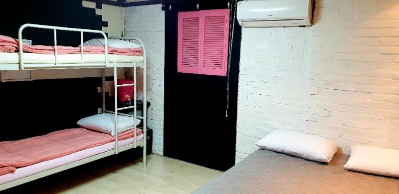 Quarto Triplo Standart, Oppa Hostel Sinchon Hongdae