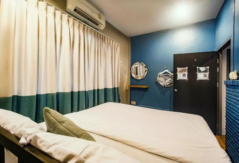اتاق اکونومی, Pak Up Hostel