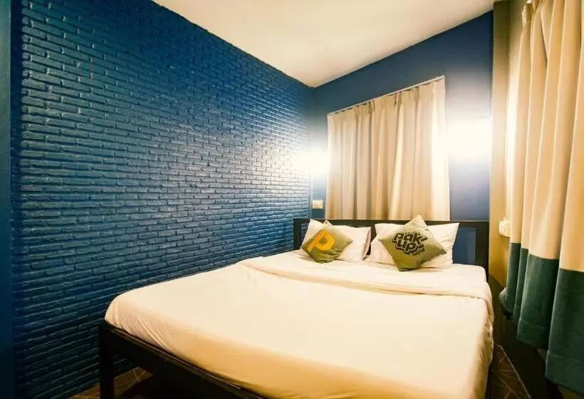 اتاق اکونومی, Pak Up Hostel
