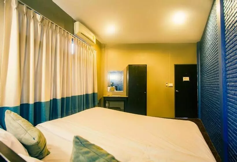 اتاق اکونومی, Pak Up Hostel