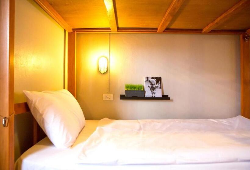 이코노미 쿼드러플룸(공용 화장실), Pak Up Hostel