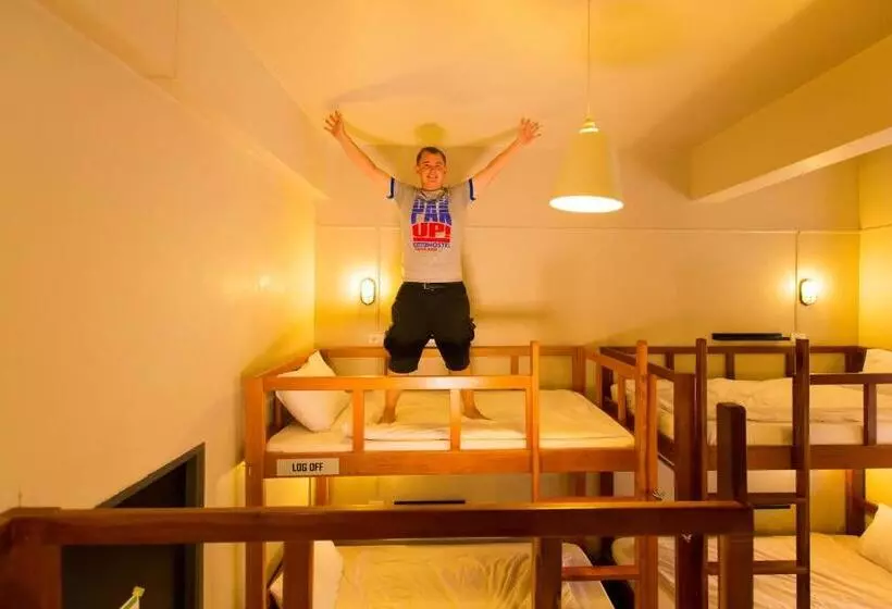 اتاق چهار تخته با دستشویی مشترک, Pak Up Hostel