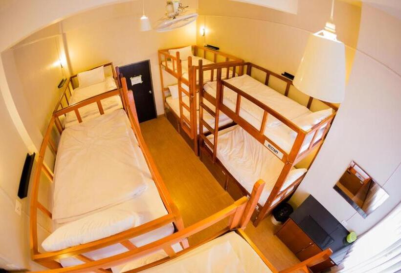 이코노미 쿼드러플룸(공용 화장실), Pak Up Hostel