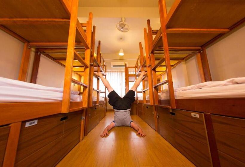 이코노미 쿼드러플룸(공용 화장실), Pak Up Hostel