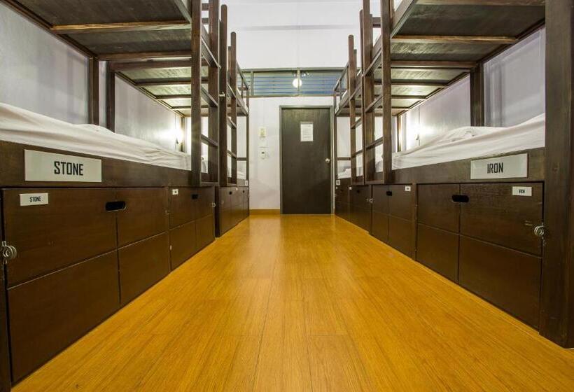 이코노미 쿼드러플룸(공용 화장실), Pak Up Hostel