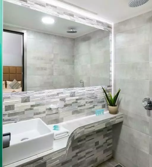Duplex-huone, Sirines Complex